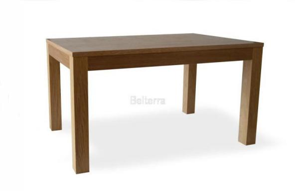 Jídelní dřevěný stůl